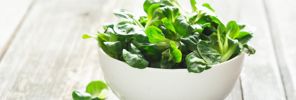Lamb’s lettuce with roasted Chinese mushrooms